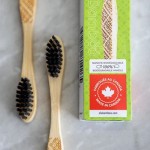 Brosse à dent en bois de bambou, charbon, fait au Québec par Ola Bamboo, un choix écologique