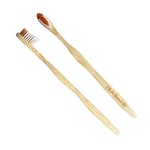 Brosse à dent en bois de bambou pour animaux, fait au Québec par Ola Bamboo, un choix écologique